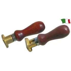 Folding mahogany handle.