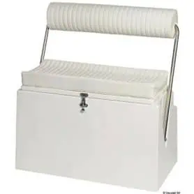 Driver seat for open hulls with folding backrest